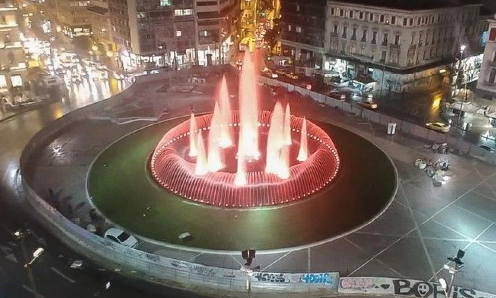 Η νέα πλατεία της Ομόνοιας με το εντυπωσιακό σιντριβάνι! - Βίντεο